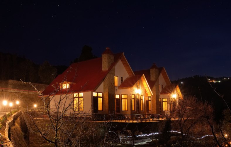 Maini's Hill Cottages at Night-time